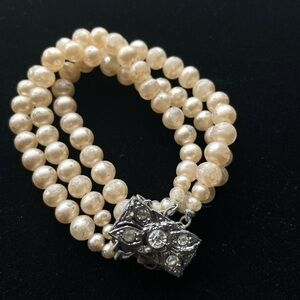 Faux Pearl Bracelet with Silver Rhinestone Clasp